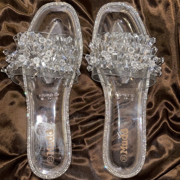 MUDD SLIDE/SANDALS CLEAR CRYSTAL EMBELLISHMENT SILVER SPARKLE TRIM
FUN & STYLISH - Picture 1 of 13